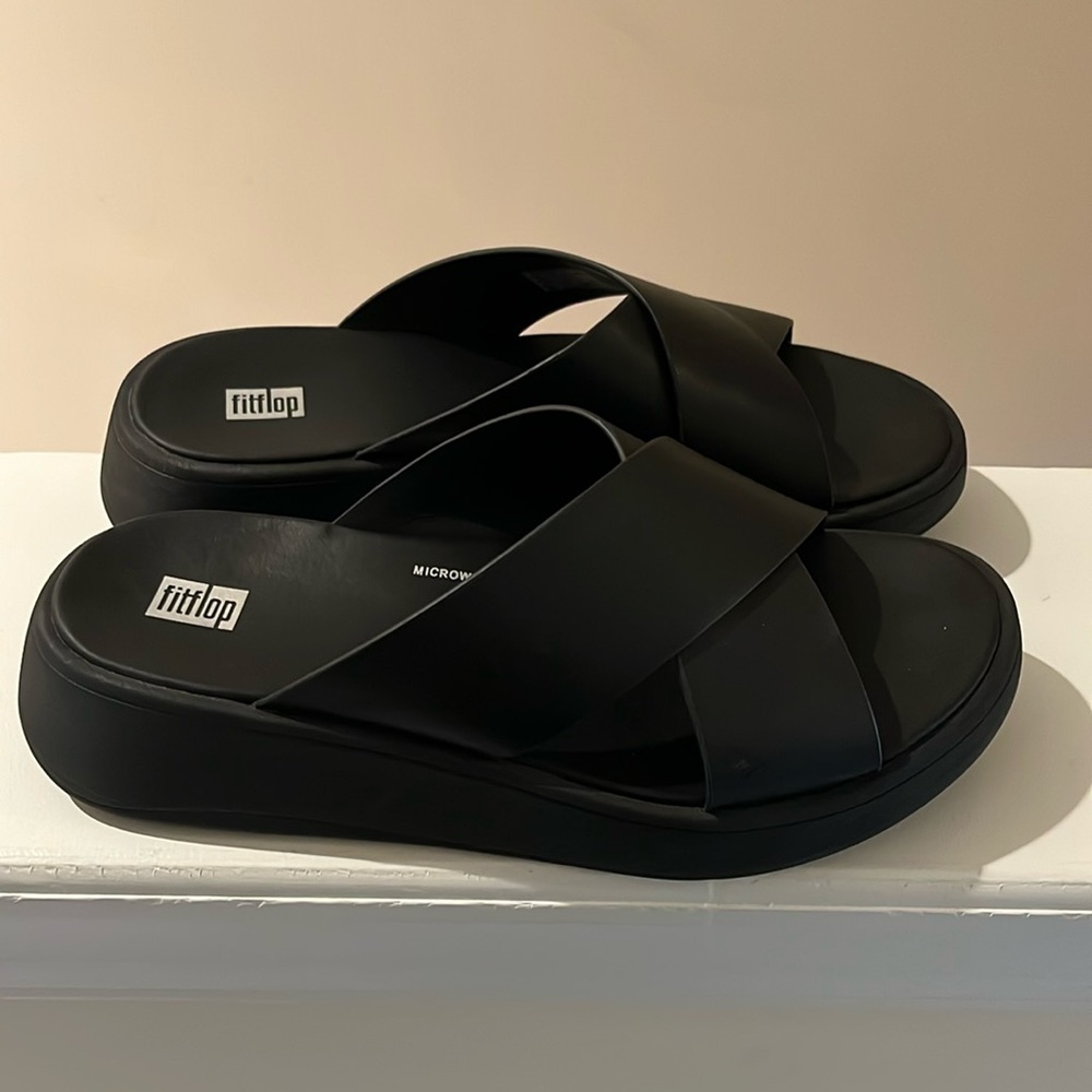 FitFlop F-mode slide sandal, black leather, size 8. Barely worn.
